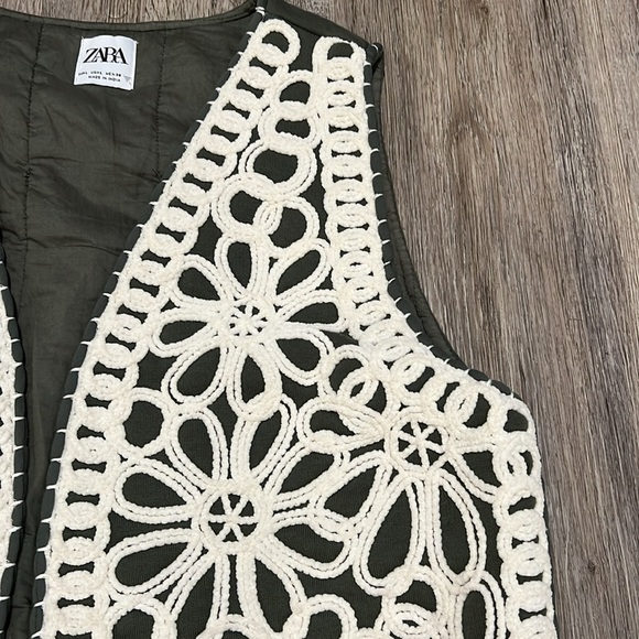 ZARA QUILTED WAISTCOAT WITH EMBROIDERY VEST - Picture 3 of 10